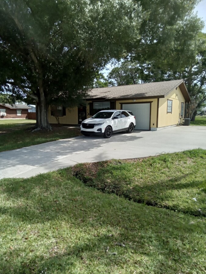 Photo - 325 NW Ferris Dr