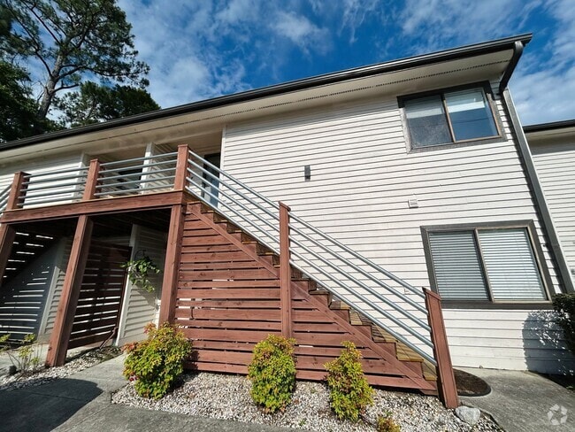 Building Photo - 2BR/2BA Condo close to Wrightsville Beach ...