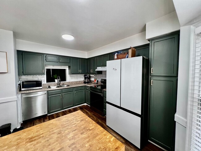 Photo - Charming Townhouse in Kempsville Lakes