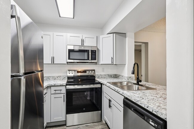 Lakeside Glen Apartments