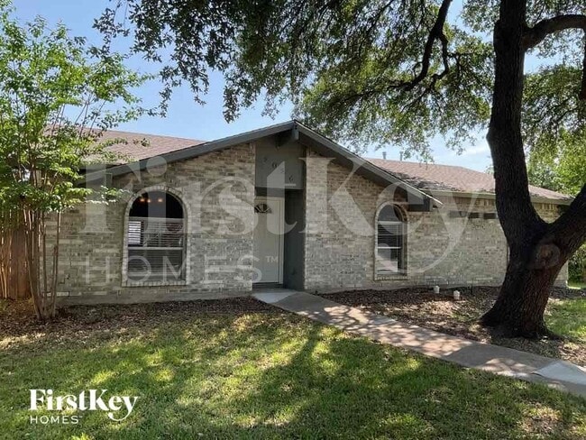 Building Photo - 2026 Greenview Dr