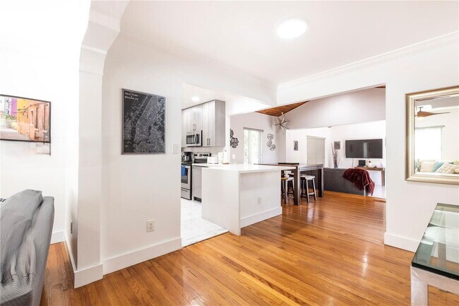 Photo - 753 NE 81st St