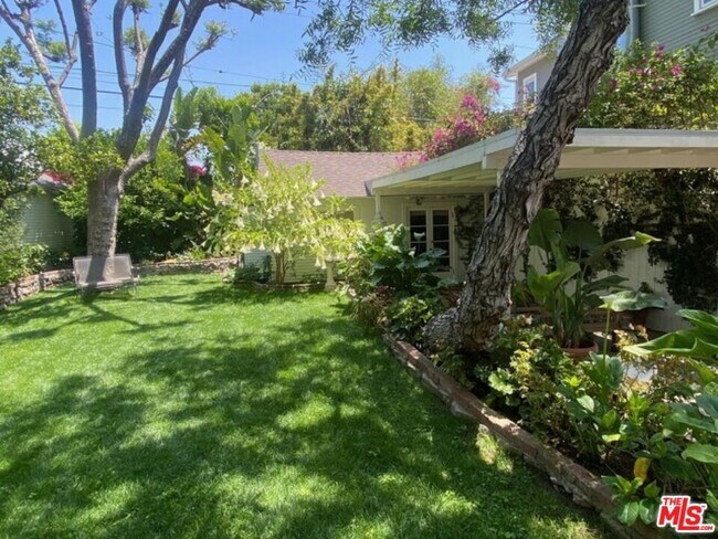 Building Photo - 1602 Courtney Ave