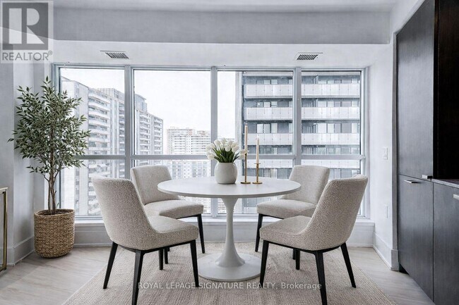 Photo - 585 Bloor St E Unité 2722