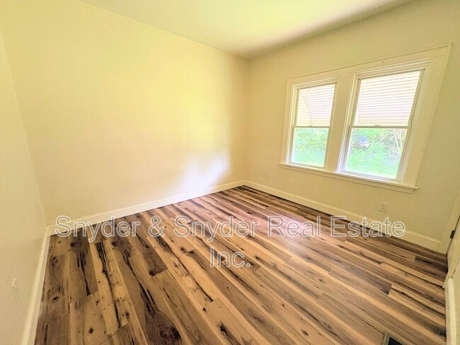 Photo - 884 Copley Rd