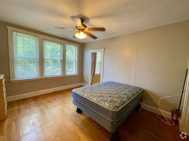 Building Photo - AMAZING STUDIO IN BRIGHTON AVAILABLE NOW, ... Rental
