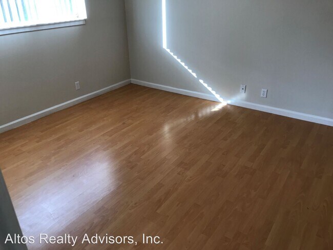 Photo - 2456 Karen Dr