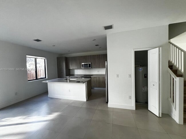 Building Photo - 13644 SW 157th Ct