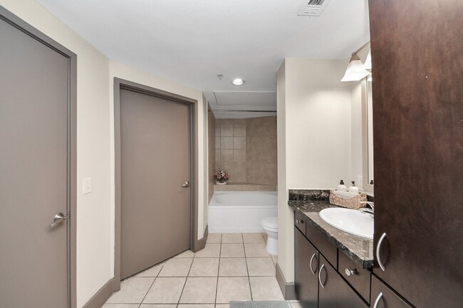 Building Photo - 3616 Richmond Ave. Unit 1205