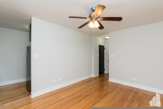 Building Photo - 0 bedroom in Chicago IL 60657 Unit 514-206 Rental