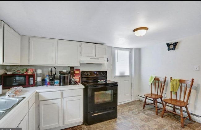 Building Photo - 107 S Wood St Rental
