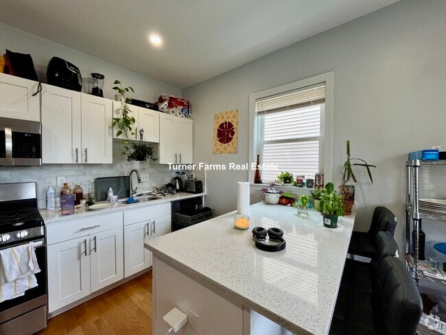 Building Photo - 130 Boston St Unit 2 Rental