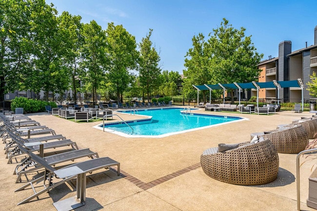 Grandview Apartments - Swimming Pool 1