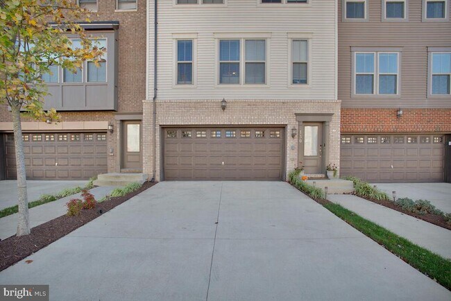 Photo - 130 Capital Ct