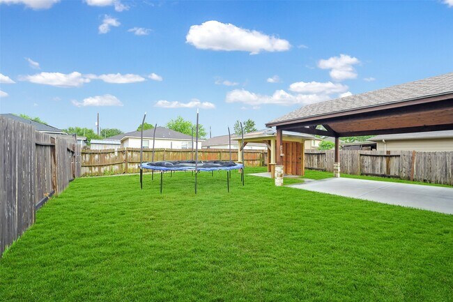 Photo - 2214 Shady Pine Dr