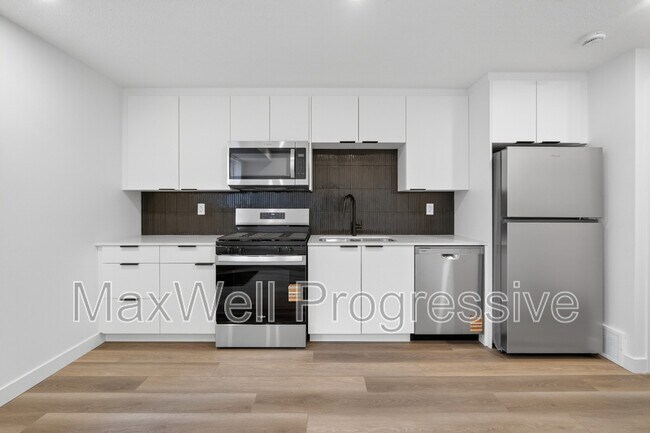 Photo - 10425-10470 70 Ave NW