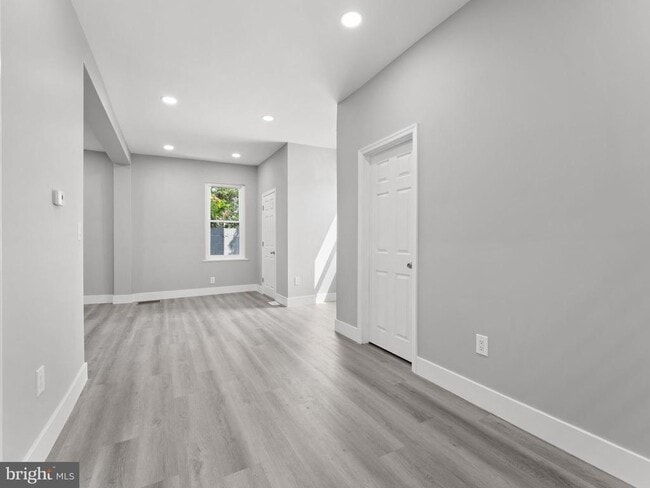 Photo - 9 N Front St