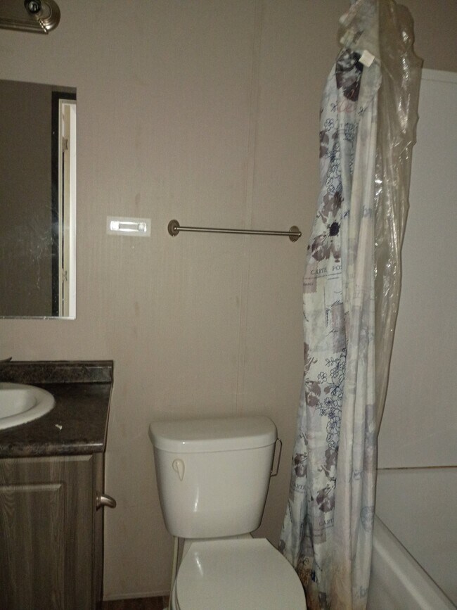 Photo - 4250 Blount Rd