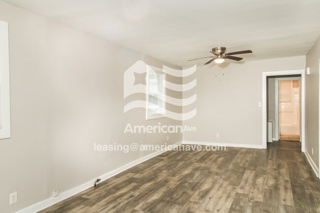 Photo - 2430 Stark St