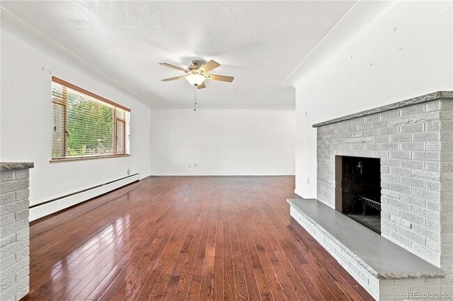 Photo - 1631 Xanthia St