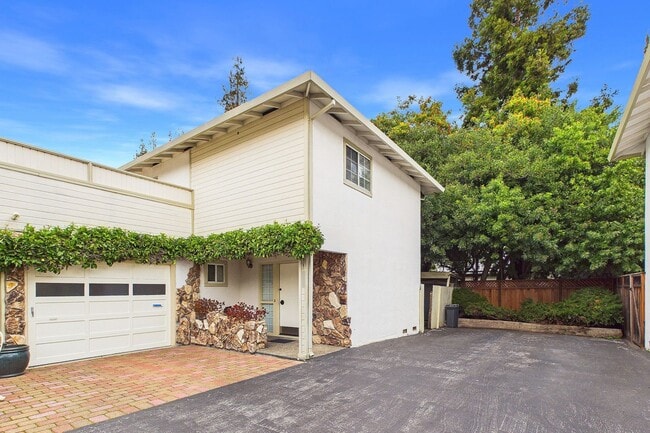 Photo - 1333 Regent St