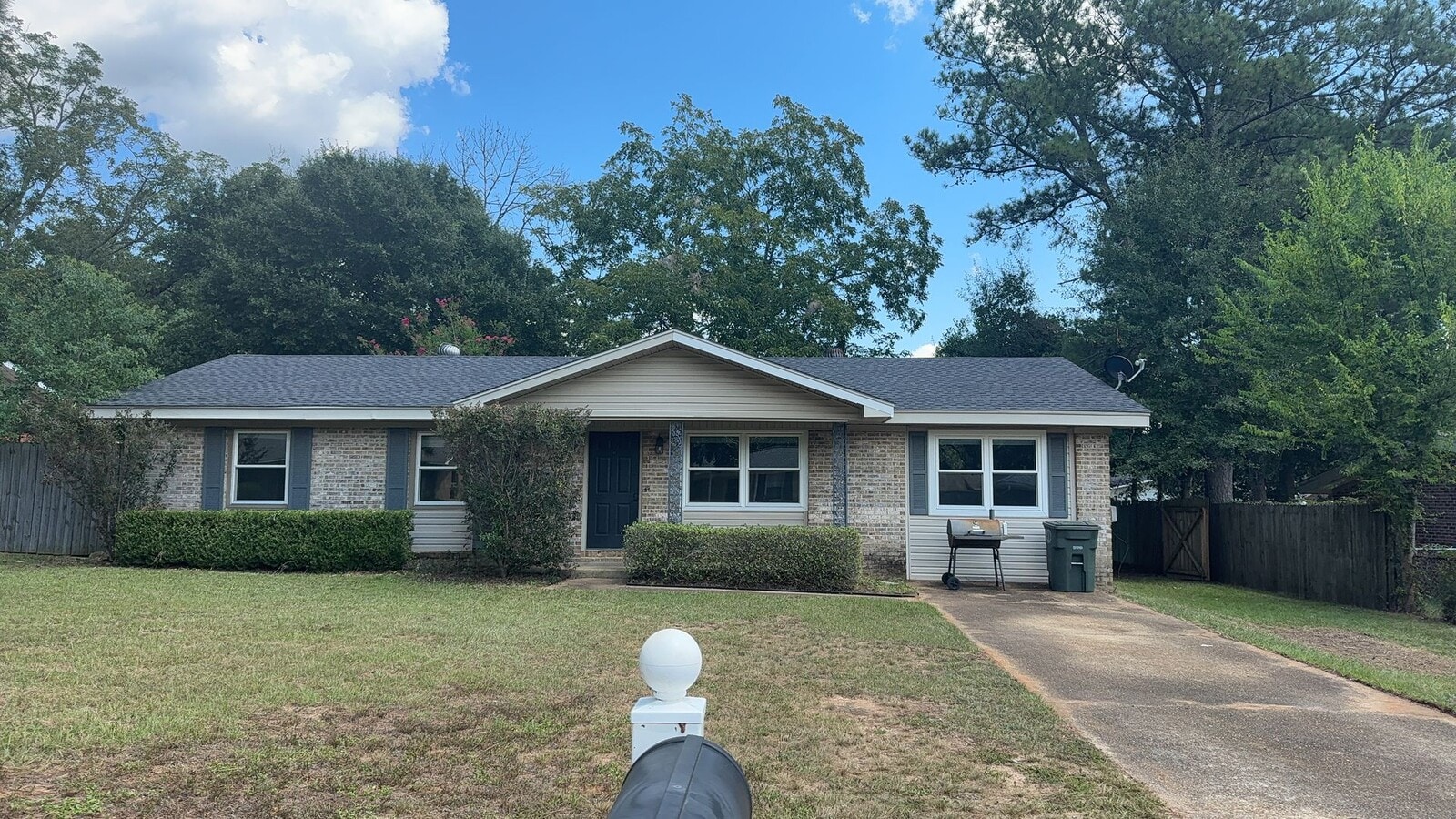 Photo - 210 Chinook Dr