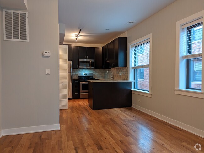 Building Photo - 2203 W Eastwood Ave Rental