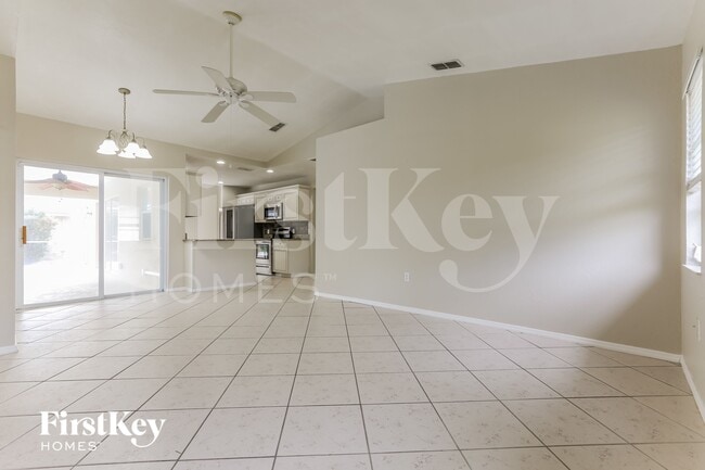 Photo - 820 Springview Ave NW