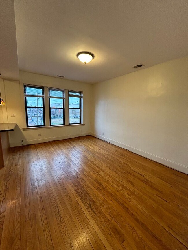 Photo - 3549 N Whipple St Unit 2