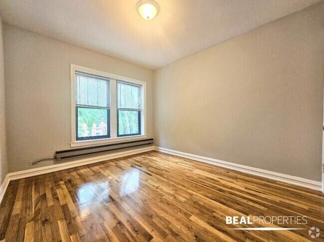 Building Photo - 1 bedroom in CHICAGO IL 60657 Unit 302 Rental