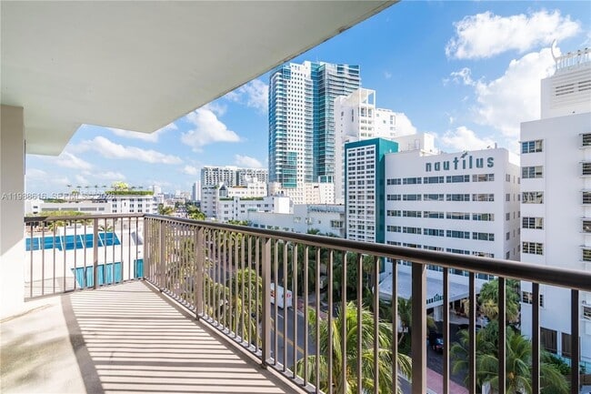 Building Photo - 1800 Collins Ave Unit 8C