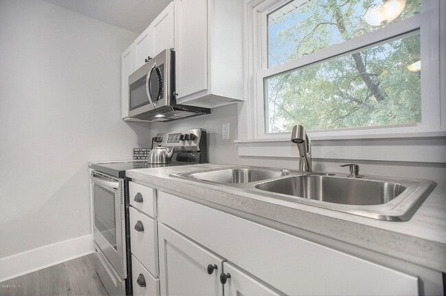 25 E 16th St Unit 2