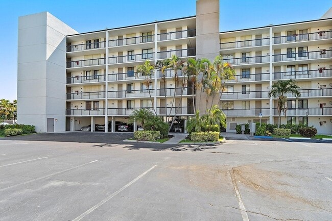 Building Photo - 1605 S US Hwy 1 Unit M3-404