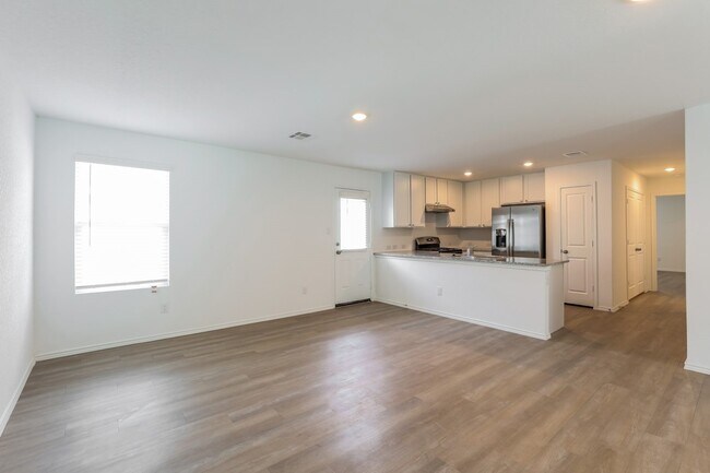 Photo - 13811 Weir Pl