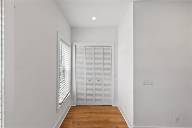 Photo - 1108 White St