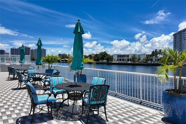 Building Photo - 1913 S Ocean Dr Unit 405