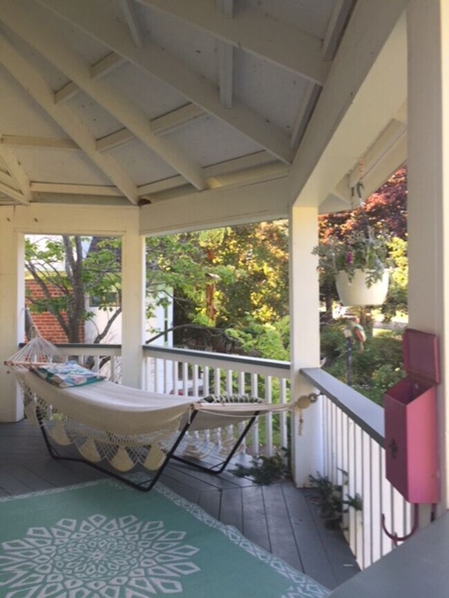 Photo - AVAILABLE Now! - Gorgeous 3 Bed 2 bath Home!