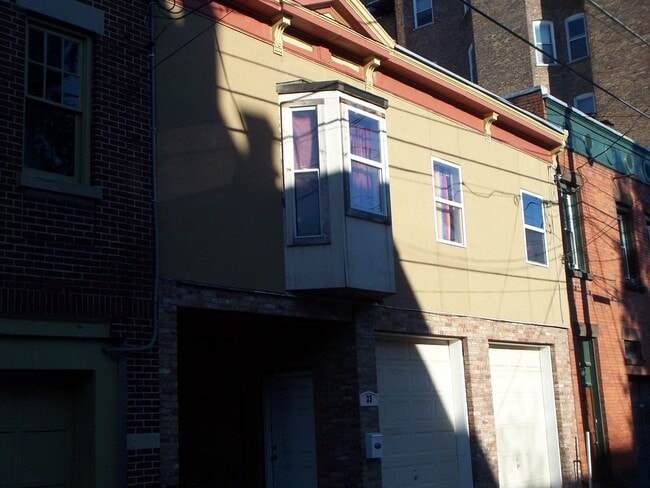 Photo - 33 Spring St Unidad carriage house