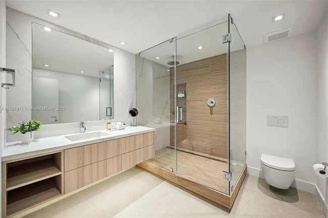 Photo - 2301 Collins Ave Unit APT 630