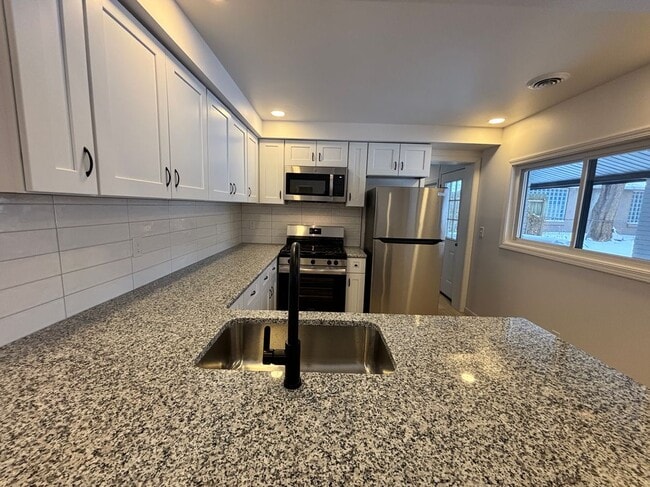 Photo - 35140 School St