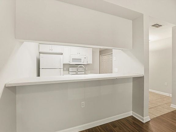 Photo - 3 bed 3 bath town house off Tharpe Unit #405