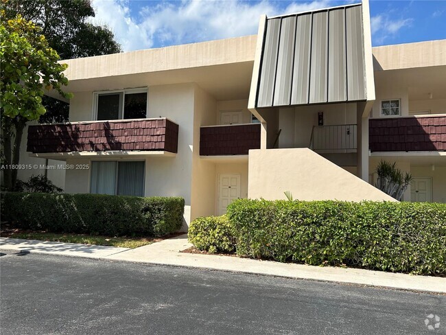 Building Photo - 2701 S Palm Aire Dr Unit 104 Rental