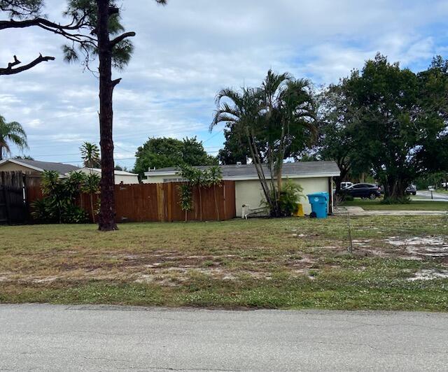 Photo - 702 NW 8th Ct