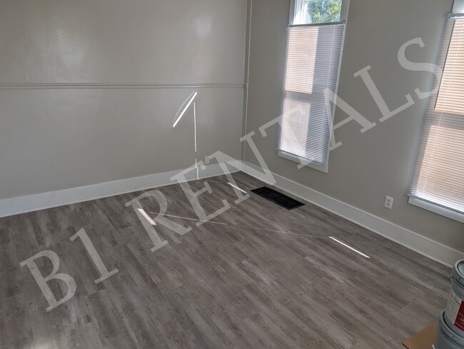Photo - 417 Mill St