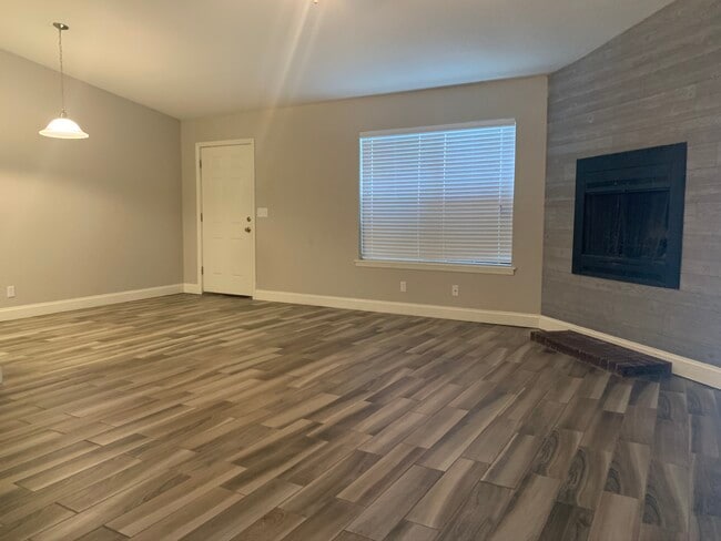 Photo - 820 Hardy Springs Cir Unit B