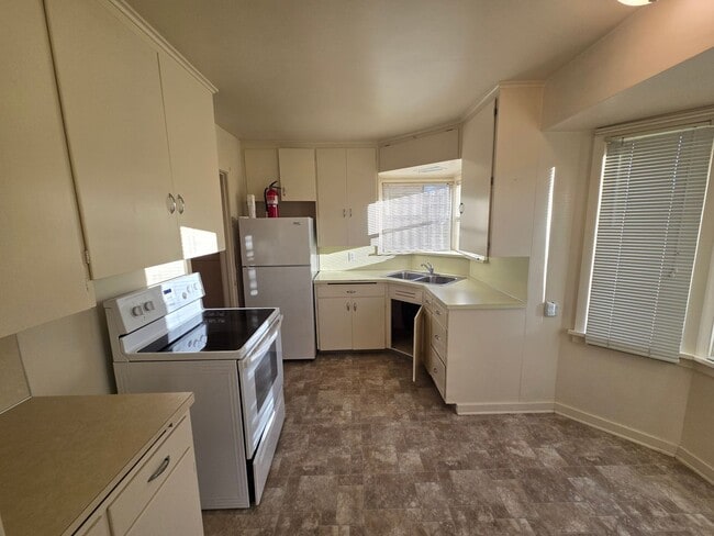 Photo - Cozy 2 bedroom Duplex Near Willamette U. Unidad 1515 Mill St.