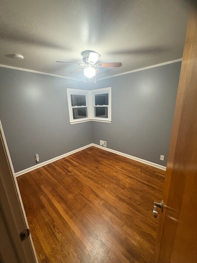 Photo - 648 E 6th St