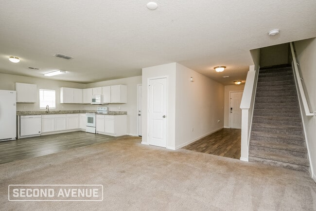 Photo - 106 Tulip Ln