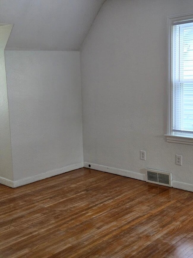 Photo - 1639 Hagley Rd