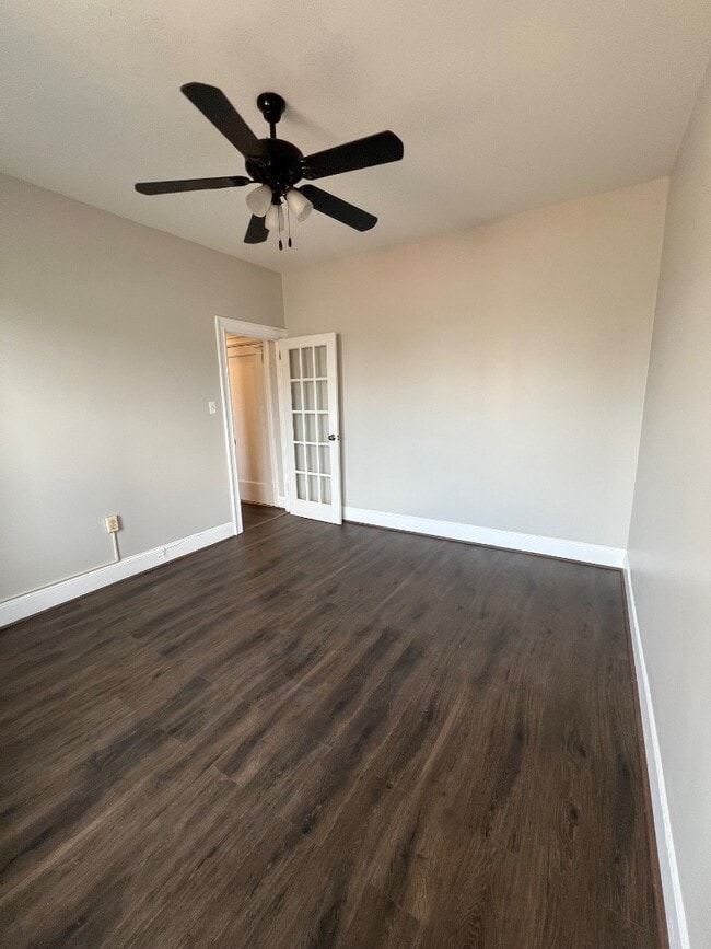 Photo - 122 W 39th St